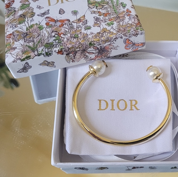 Christian Dior Logo Pearl Tribales Bracelet With Box - Picture 2 of 14
